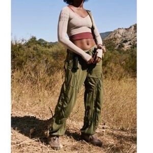 FREE PEOPLE Full Court Pants in Everglade Green. Size XS